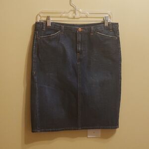 𝅺GAP Denim Skirt. Size 8
